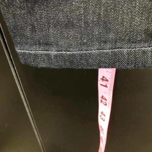 LOFT Curvy Skinny Sits low on waist, 5 pocket, belt loop jeans, black - Picture 6 of 9